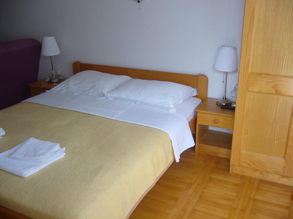 Stella Maris Accommodation Klenovica Eksteriør billede