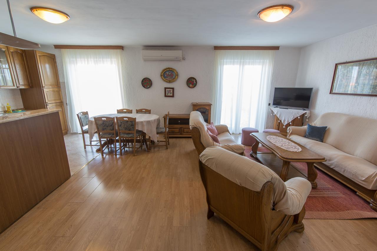 Stella Maris Accommodation Klenovica Eksteriør billede